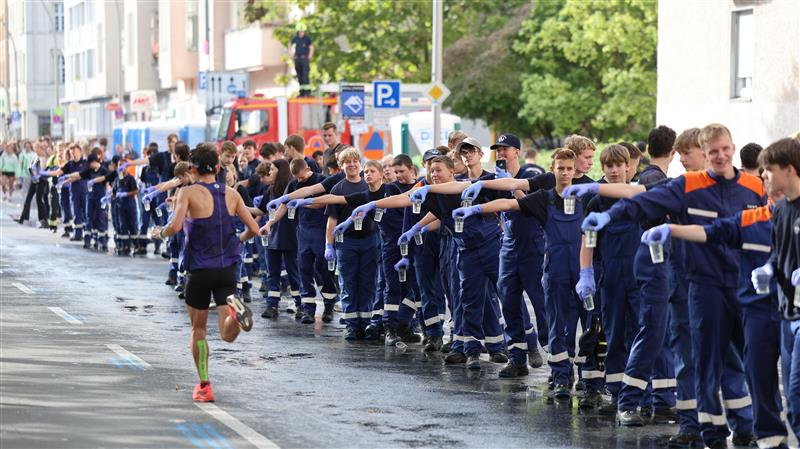 Verpflegungsstand der Jugendfeuerwehr bei Km 22
